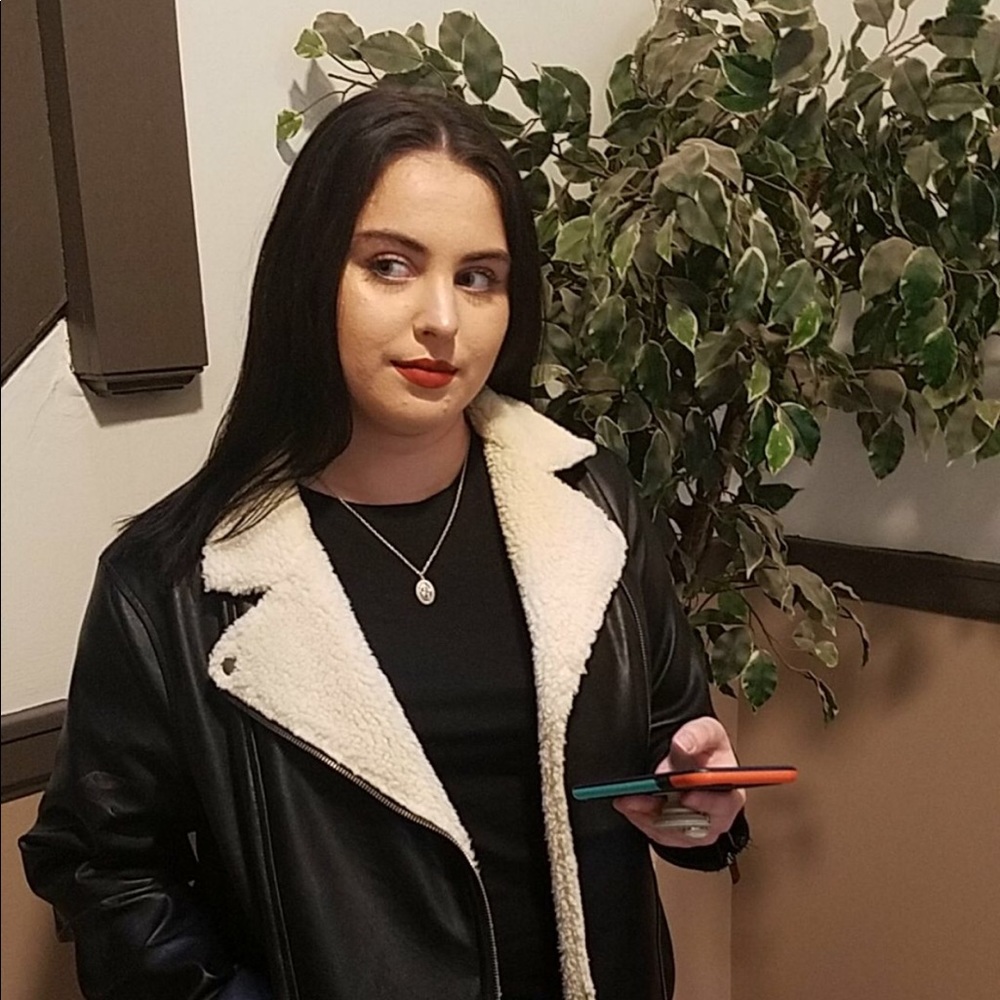 Meet your Posher, Karoline